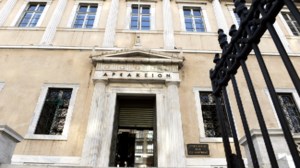 Ο συγγραφέας Χρήστος Χωμενίδης γράφει γράμμα σε ένα κορίτσι που θα αποτύχει στις Πανελλαδικές