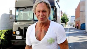 Αγνώριστος ο Μίκι Ρουρκ: Κινδυνεύει με έξωση – Χρωστάει 60.000 δολάρια σε απλήρωτα ενοίκια - εικόνα 3