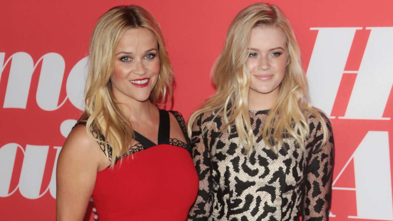 Ρις Γουίδερσπουν: Ποζάρει με την 23χρονη κόρη της Άβα Φιλίπ και όλοι αναρωτιούνται πώς μπορεί να μοιάζουν σαν δίδυμες αδελφές - εικόνα 13