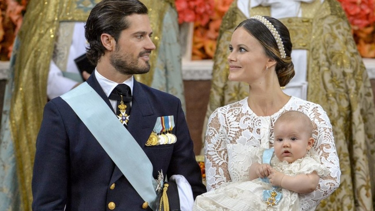 Ο γοητευτικός πρίγκιπας Καρλ Φιλίπ της Σουηδίας ντύθηκε στα χακί για να υπηρετήσει την πατρίδα εν μέσω πανδημίας [Εικόνα] - εικόνα 8