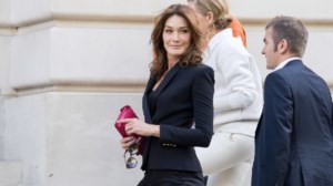 Τζούλια Σαρκοζί: Η καταστανόξανθη κόρη της Κάρλα Μπρούνι έχει αγγελική φωνή - εικόνα 8