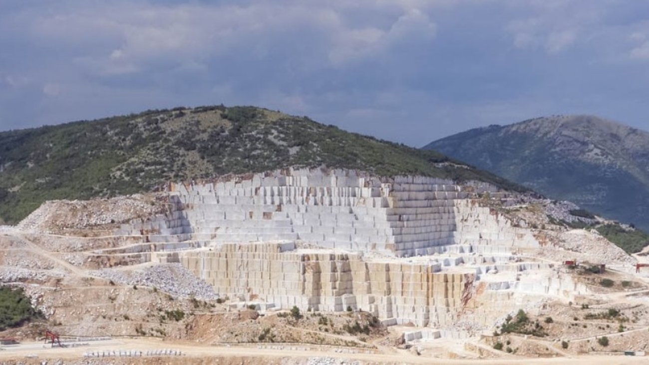 Στα μαχαίρια η οικογένεια Παυλίδη: Κατηγορούν τον αδελφό τους ότι τους εξαπάτησε και τους άρπαξε την εταιρεία "Μάρμαρα Παυλίδη" - εικόνα 2