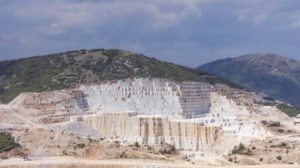 Στα μαχαίρια η οικογένεια Παυλίδη: Κατηγορούν τον αδελφό τους ότι τους εξαπάτησε και τους άρπαξε την εταιρεία "Μάρμαρα Παυλίδη" - εικόνα 2