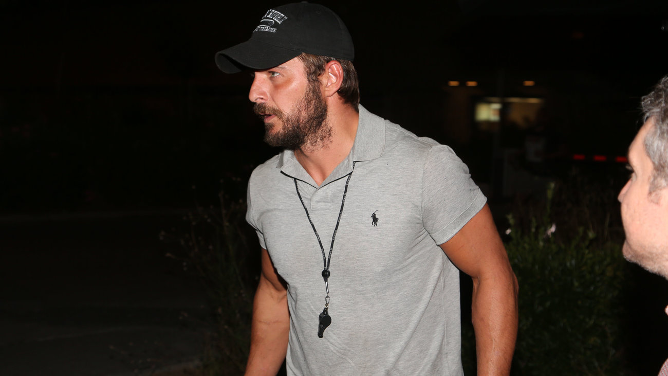 Γιώργος Αγγελόπουλος: Σκληρή απάντηση στις κατηγορίες ότι προμοτάρει τη δουλειά του μέσα από τις φωτιές