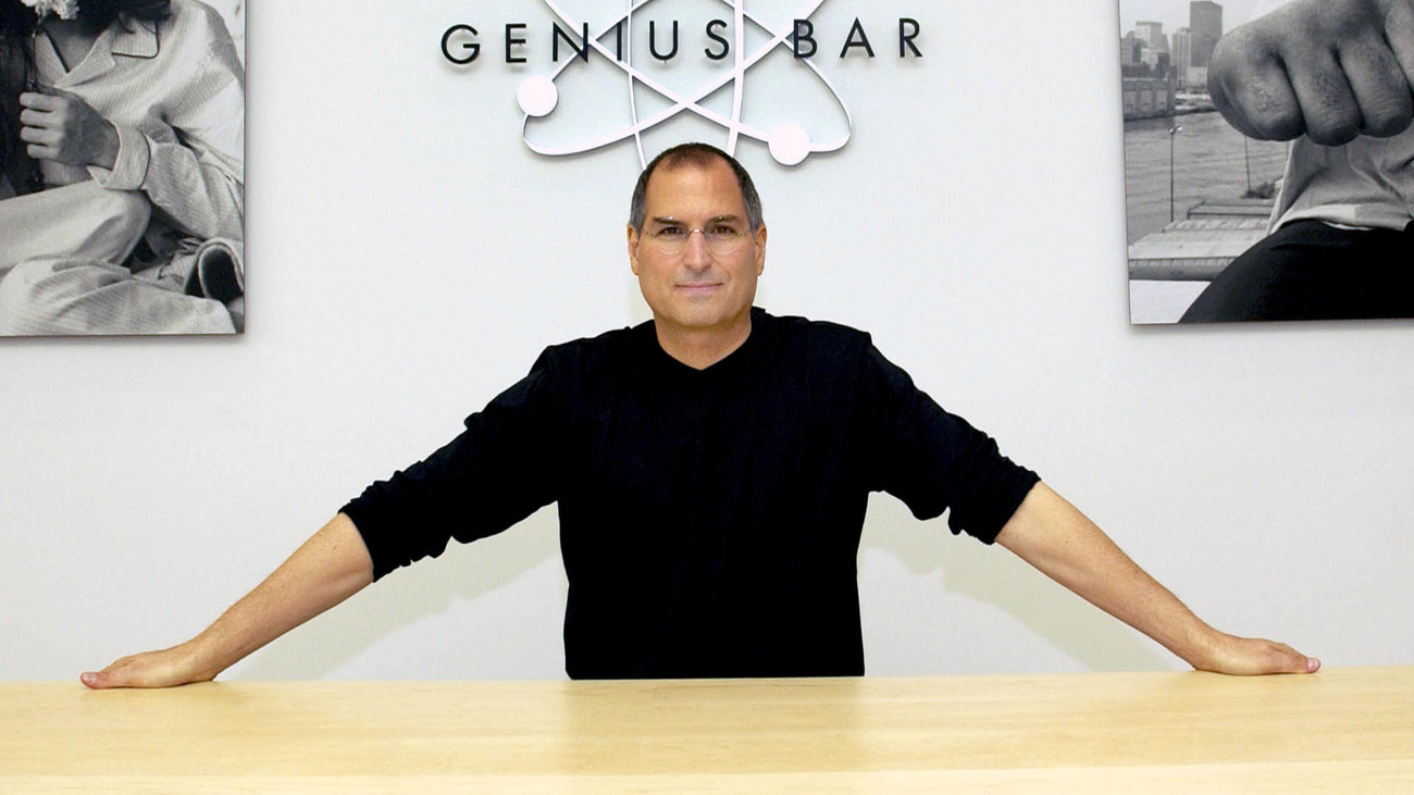 Στιβ Τζομπς: Οι φθαρμένες δερμάτινες παντόφλες του  πουλήθηκαν σε δημοπρασία για 218.000 δολάρια - εικόνα 2