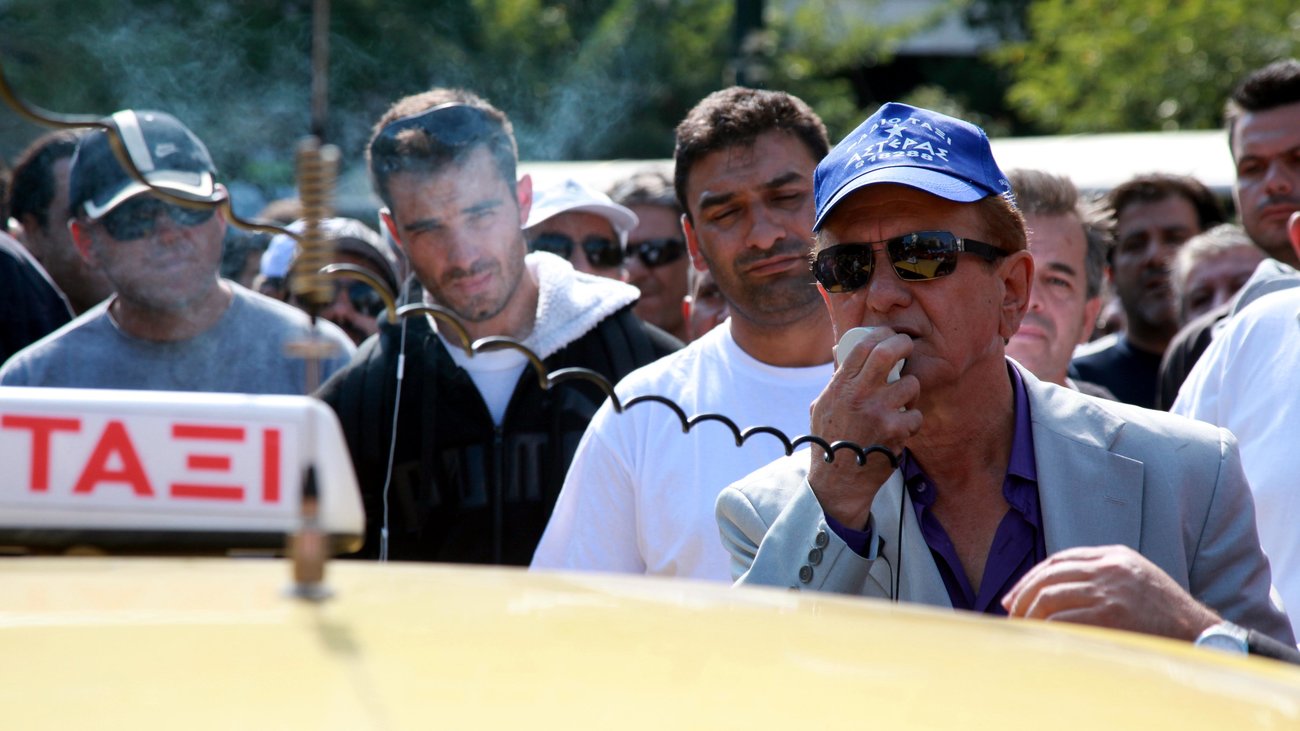 Ταξί: 24ωρη απεργία τη Μεγάλη Τρίτη για τις λεωφορειολωρίδες – "Κλιμάκωση μετά το Πάσχα", λέει ο Λυμπερόπουλος