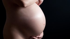 "Νόμιζε πως κατάπιε φερμουάρ και ήταν η σπονδυλική στήλη του μωρού"- Απίστευτες αποκαλύψεις για την 13χρονη που γέννησε