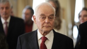 Πολάκης για απαγόρευση πορείας Πολυτεχνείου: Το μόνο που λείπει είναι κάνα στρατιωτικό εμβατήριο και το πουλί της χούντας - εικόνα 2