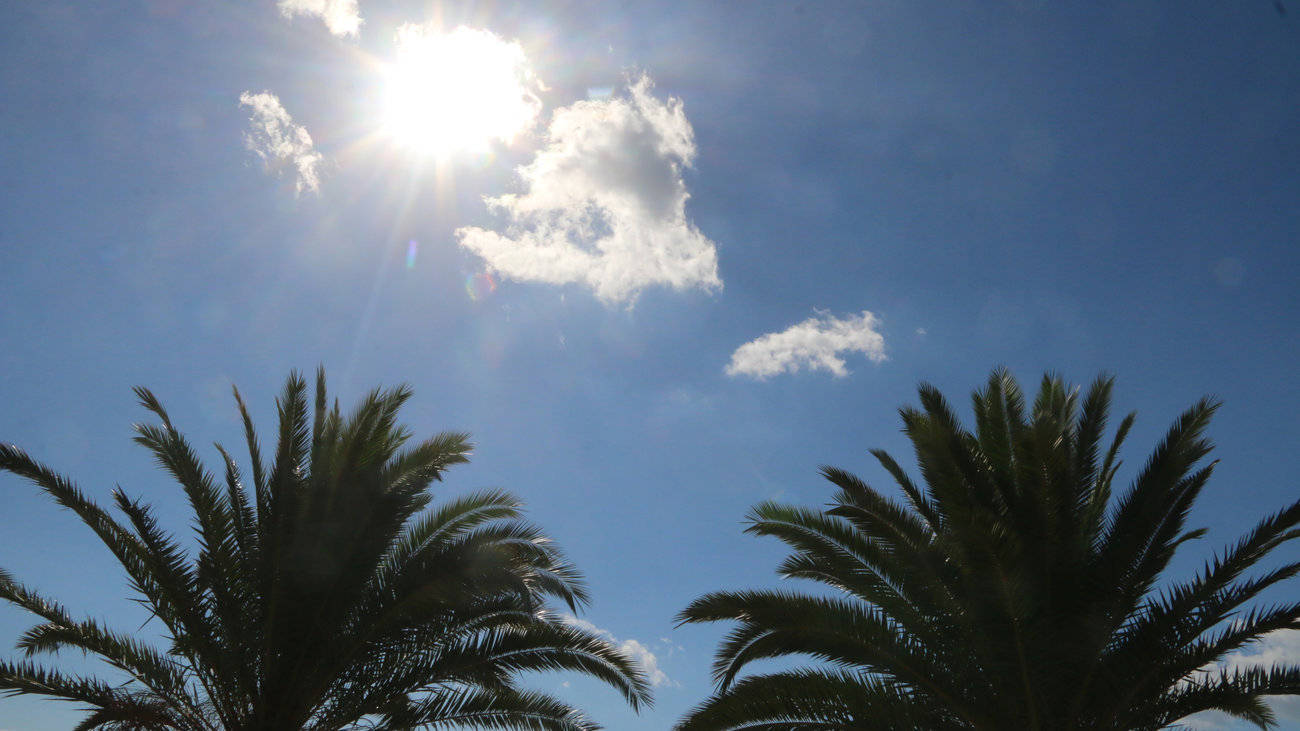 Καιρός: "Ποδαρικό" με τη θερμοκρασία στους 19 βαθμούς - Στα ύψη ο υδράργυρος μέχρι τα Φώτα