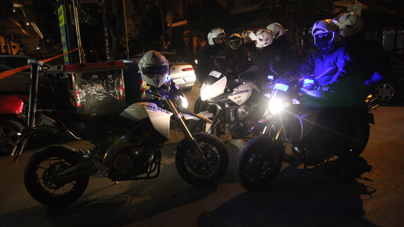 Συνελήφθη στη Γλυφάδα ο γιος του Γιάννη "Θείου Τζο" Σκαφτούρου - Βρήκαν οπλοστάσιο στο μαύρο BMW - εικόνα 4