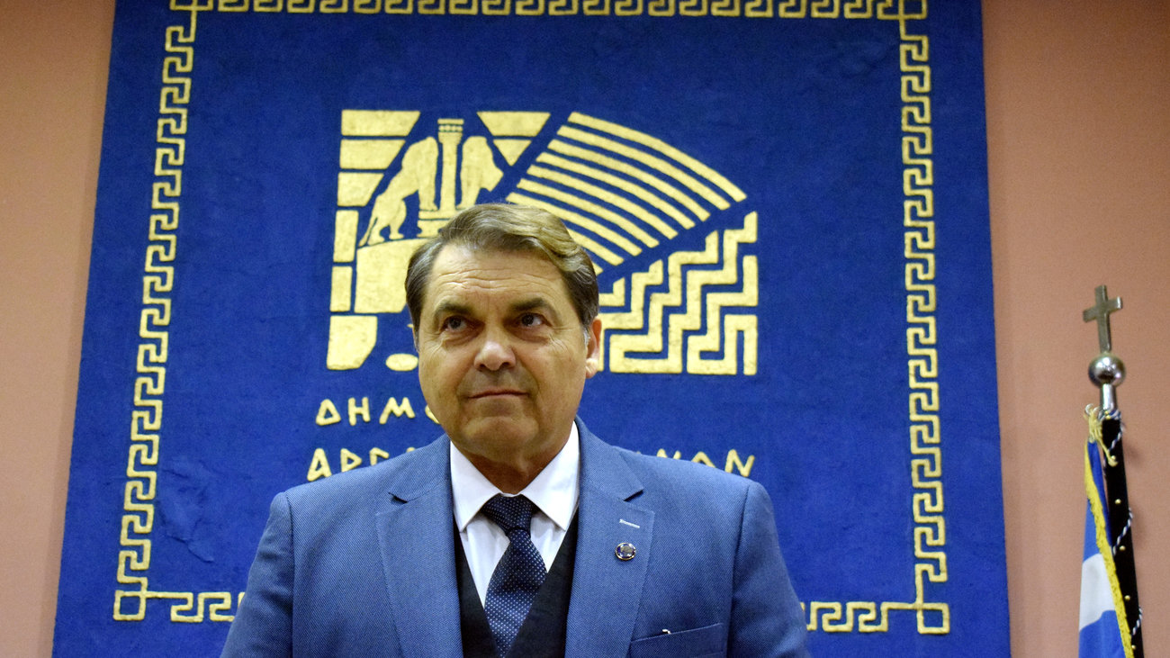 Παραλήρημα δημάρχου Αργους υπέρ του Τραμπ: Του κάνουν ότι και στον Καραμανλή με τον Γρηγορόπουλο