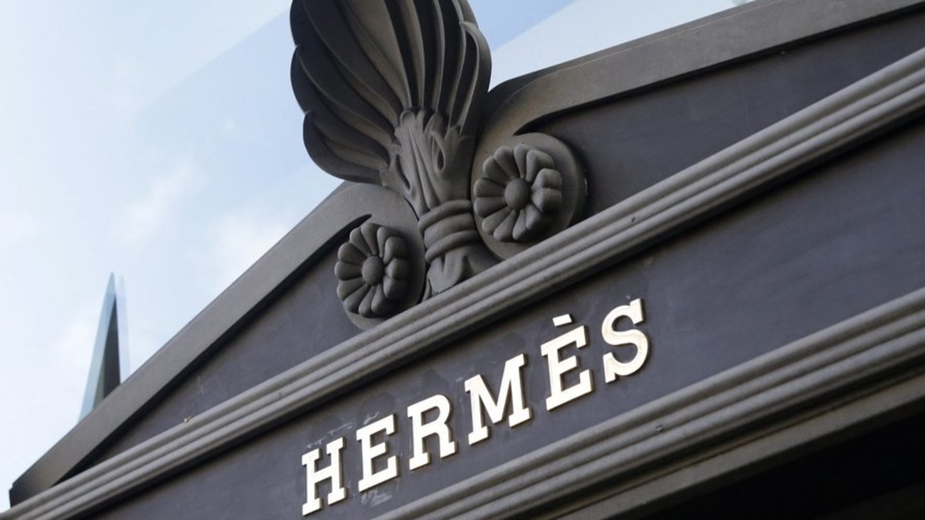Ο δισεκατομμυριούχος κληρονόμος του οίκου Hermes θέλει να αφήσει την περιουσία του στον... κηπουρό του [βίντεο]