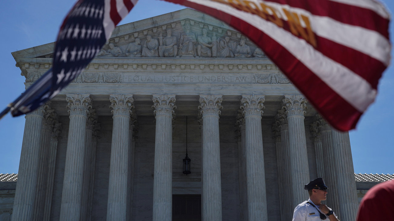 Οι ΗΠΑ γυρίζουν 150 χρόνια πίσω: 25 Πολιτείες θα απαγορεύσουν τις αμβλώσεις μετά την απόφαση του Ανωτάτου Δικαστηρίου - εικόνα 2