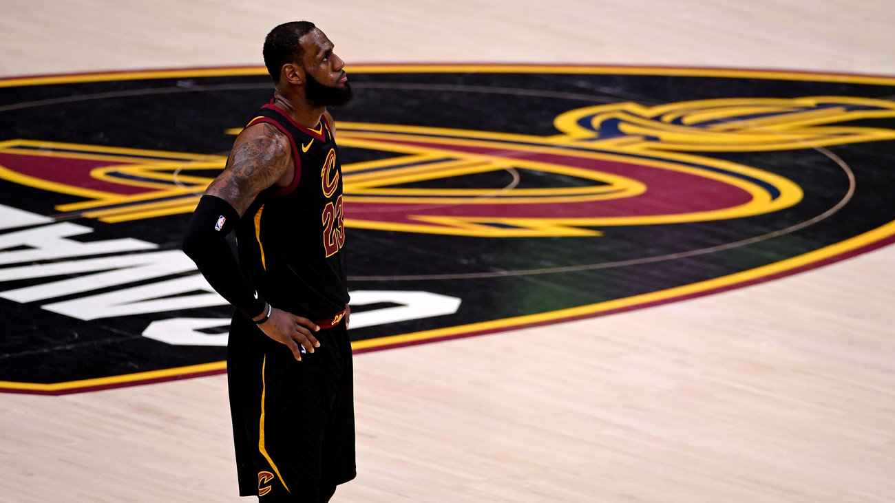 Αμερικανικές εκλογές: Το επικό τρίποντο του Ομπάμα και η... υπόκλιση από τον Λεμπρόν [βίντεο]