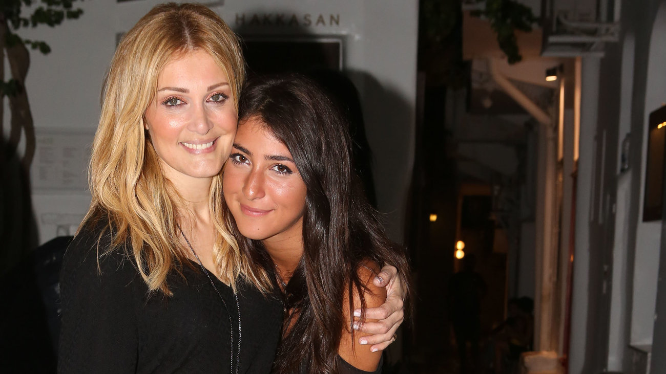 Χριστιάνα Μπέτα: Βόλτα στη Γλυφάδα με ροζ ποδήλατο και αθλητικό look - εικόνα 7