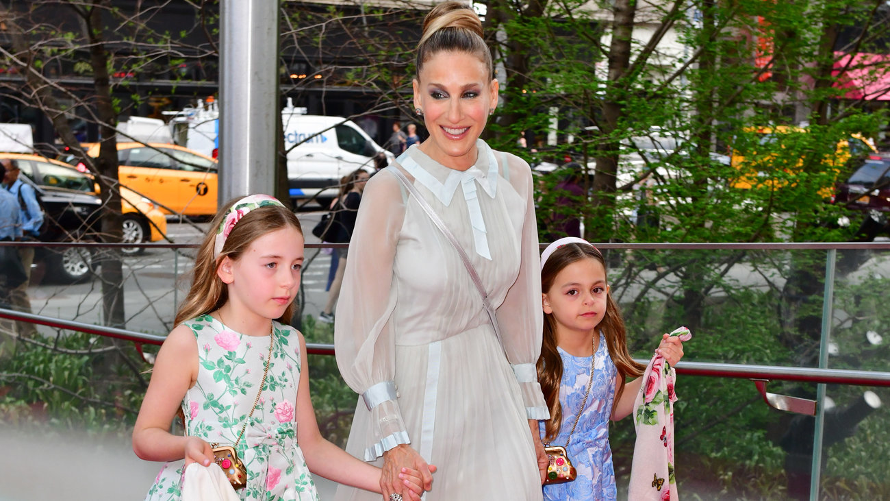 Σάρα Τζέσικα Πάρκερ: 23 χρόνια από τότε που ντύθηκε νύφη - Ο απόλυτα μυστικός γάμος της και το... κατάμαυρο νυφικό [Εικόνες] - εικόνα 6