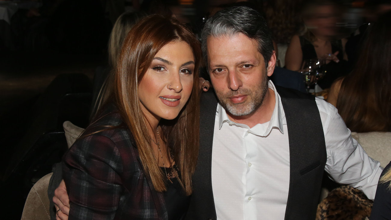 Έλενα Παπαρίζου: Με little black dress σε σπάνια εμφάνιση με τον σύζυγό της Ανδρέα Καψάλη [εικόνες] - εικόνα 4