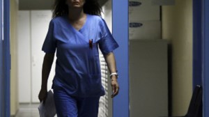 Μήνυμα της κυβέρνησης στους ιδιώτες γιατρούς - Επίταξη από Δευτέρα εάν δεν καλυφθούν οι ανάγκες