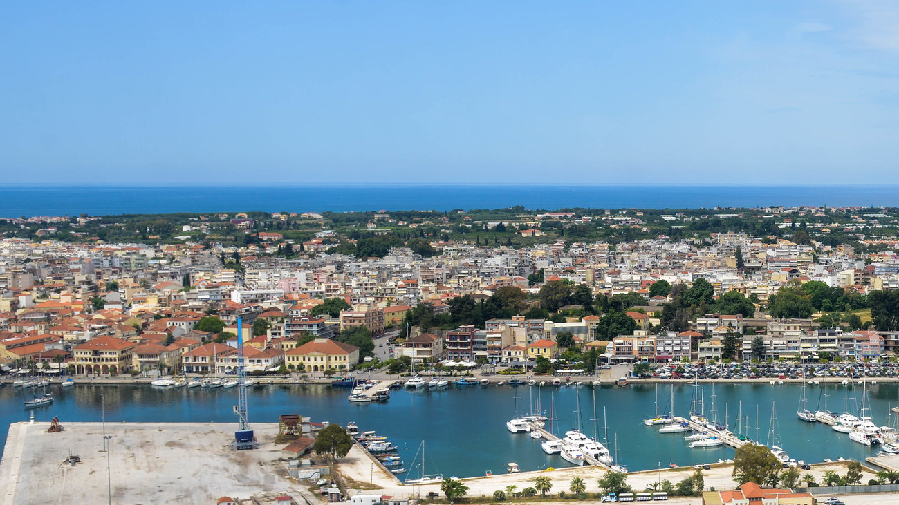 Η καταγάλανη Αμμουδιά και ο μυθικός ποταμός Αχέροντας που οδηγούσε στο σκοτεινό βασίλειο του Άδη [Βίντεο]