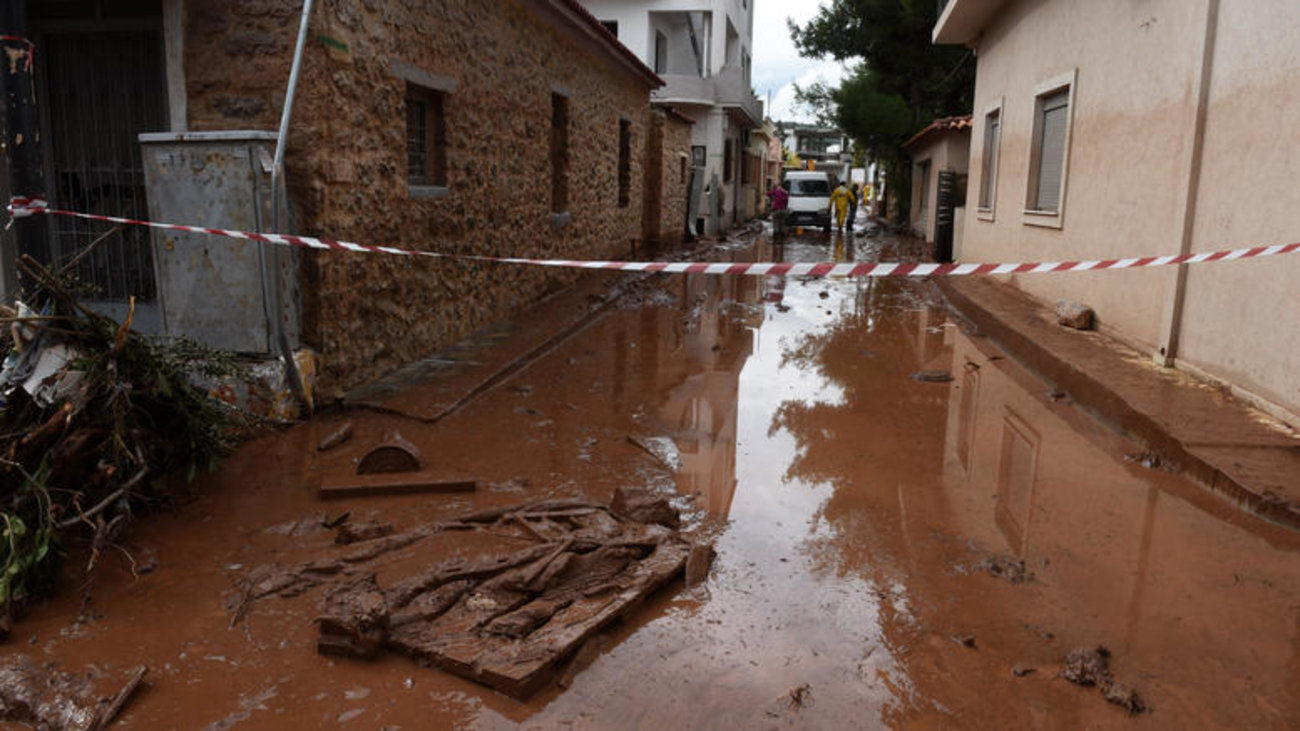 Φονικές πλημμύρες στη Μάνδρα: Γιατί η Εισαγγελέας ζητά την ενοχή της Δούρου - εικόνα 3