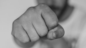 Κρήτη: Μπήκε στο σπίτι της πρώην του ενώ κοιμόταν και την έπιασε από τον λαιμό - εικόνα 2
