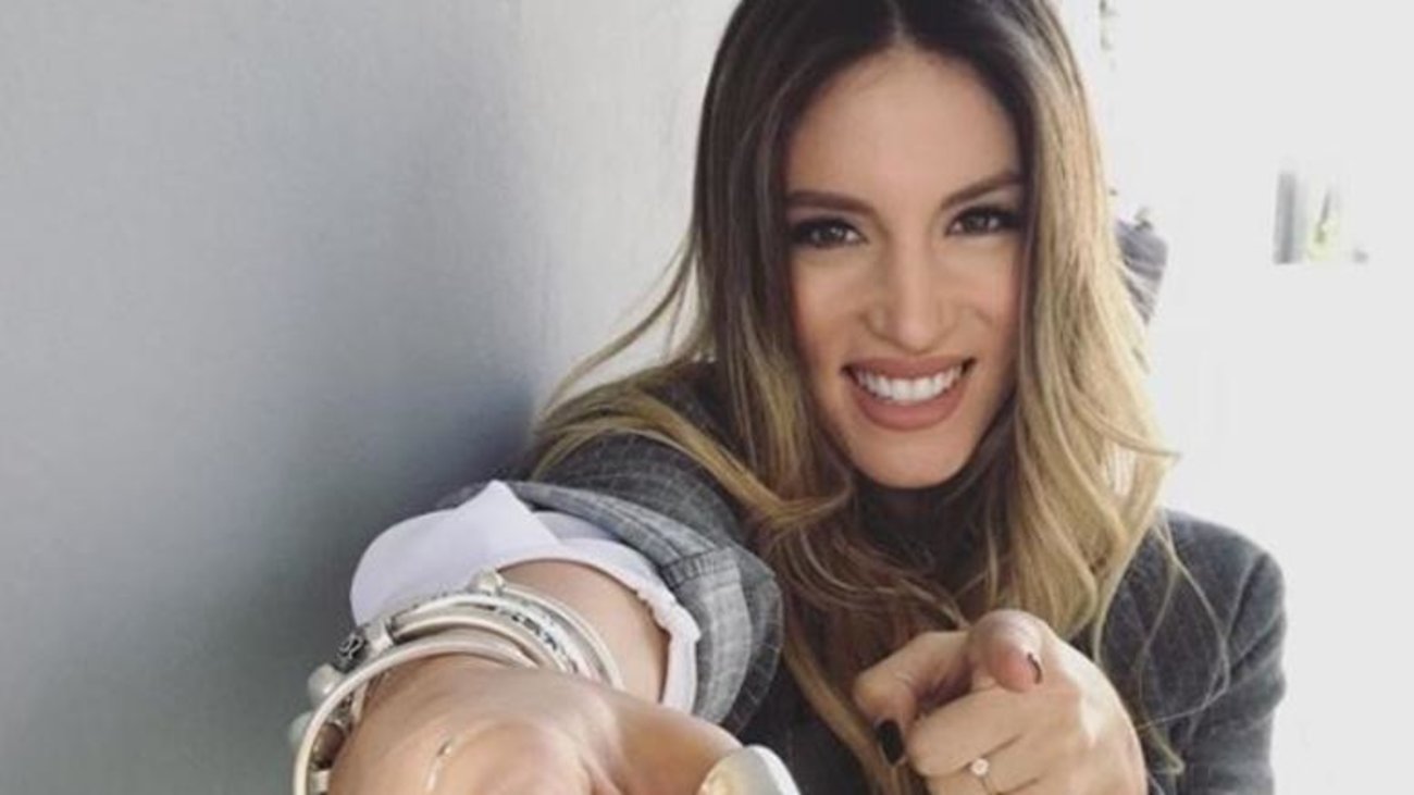 Αθηνά Οικονομάκου: Έκοψε τα μαλλιά της - Δείτε το νέο look που δίχασε - εικόνα 3