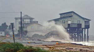 ΗΠΑ: Η τροπική καταιγίδα "Ησαΐας" πλησιάζει τις ακτές της Φλόριντα - εικόνα 2