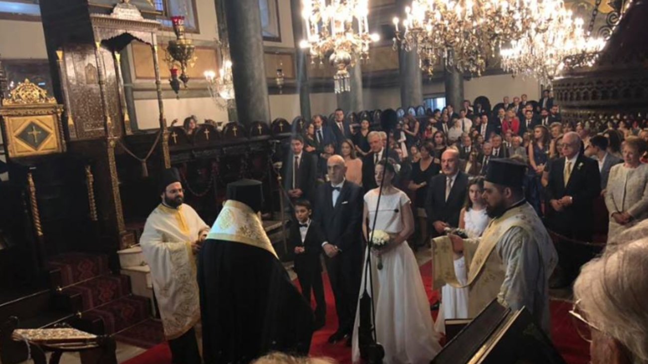 Πατέρας ο δημοσιογράφος Μανώλης Κωστίδης - Το πρώτο παιδί και η εμφάνιση με ροζ γραβάτα - εικόνα 6