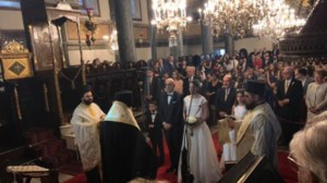 Πατέρας ο δημοσιογράφος Μανώλης Κωστίδης - Το πρώτο παιδί και η εμφάνιση με ροζ γραβάτα - εικόνα 6