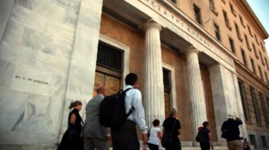 Ανάσα για χιλιάδες δανειολήπτες: Οι τράπεζες "παγώνουν" για έναν χρόνο τα επιτόκια στα στεγαστικά δάνεια