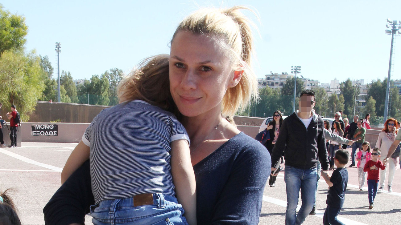 Εκτάκτως στο νοσοκομείο η κόρη της Καραβάτου και του Κατσούλη: Η συγκίνηση της μητέρας της on air [Βίντεο] - εικόνα 2