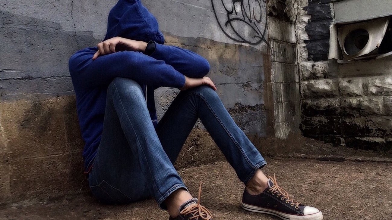 Πάτρα - Επίθεση ανηλίκων σε 16χρονο: "Τον απειλούν δύο χρόνια, του έσπασαν τη γνάθο", λέει αγανακτισμένη η μητέρα του