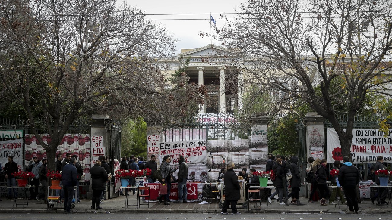 Κορονοϊός στη Βουλή- Μητσοτάκης: "Κάνετε κλεφτοπόλεμο, δεν είστε σοβαροί"- Τσίπρας: "Η ευθύνη είναι αποκλειστικά δική σας" - εικόνα 4