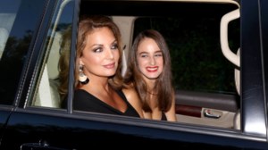 Απαρηγόρητη η Μαρία Βοσκοπούλου: Η κόρη του Τόλη Βοσκόπουλου αποχαιρετά τον πατέρα της - εικόνα 7