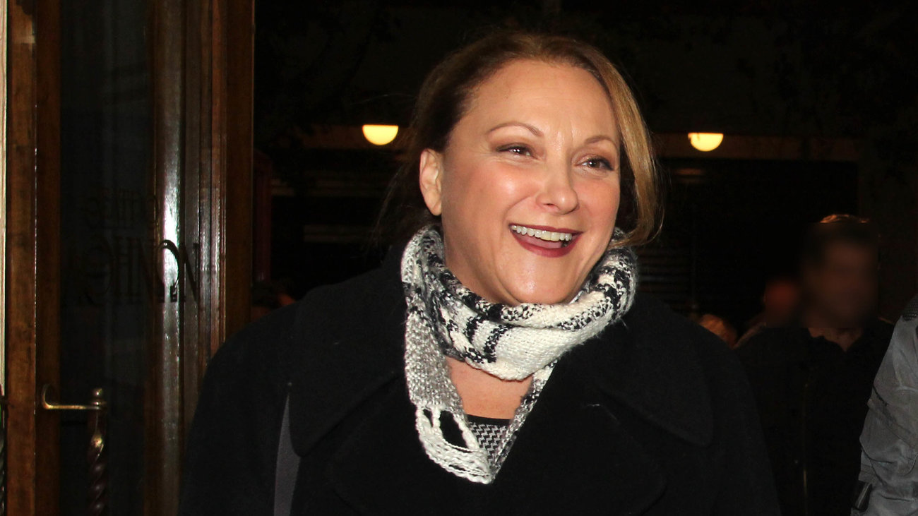 Άννα Μαρία Παπαχαραλάμπους - Ρένια Λουιζίδου: Έχουμε πιαστεί τρελά κορόιδα οι γυναίκες "Καταδικασμένες" γυναικάρες, μάνες και μαγείρισσες - εικόνα 5