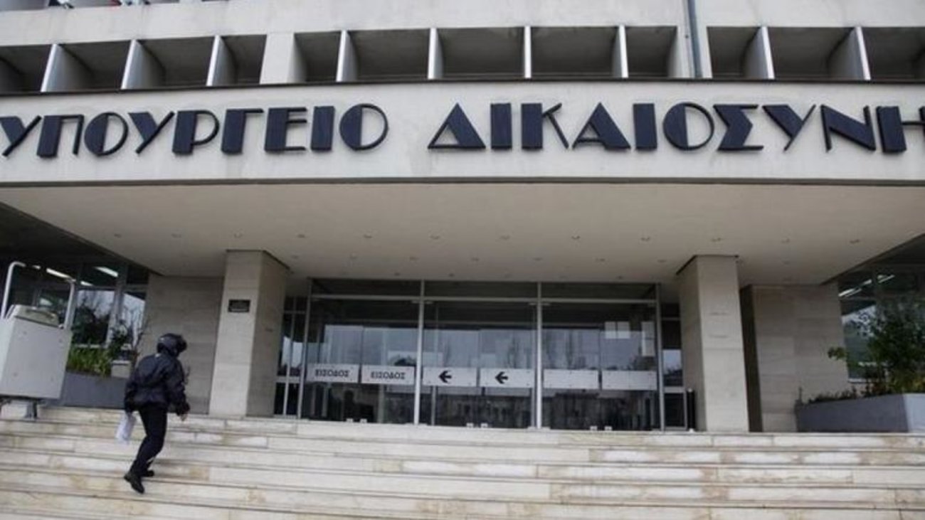 Τα βρήκαν κυβέρνηση και συμβολαιογράφοι για τις ψηφιακές μεταβιβάσεις ακινήτων - Πώς θα γίνεται η διαδικασία