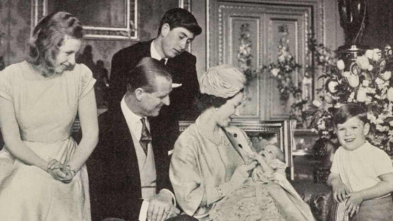 Στην Κέρκυρα για διακοπές ο πρίγκιπας Eντουαρντ, αδελφός του Κάρολου: Το αποκάλυψε ιδιοκτήτης ταβέρνας - εικόνα 6