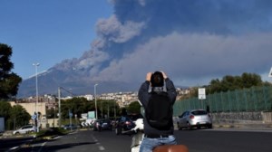 "Βρυχάται" πάλι η Αίτνα: Η λάβα έφτασε σε ύψη πάνω από 100 μέτρα - Εντυπωσιακές εικόνες & βίντεο