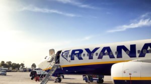 Αγανάκτησε ο διευθυντής της Ryanair- "Μπαίνουν μεθυσμένοι, αντί για νερό έχουν βότκα"- Στους δύσκολους προορισμούς τα ελληνικά νησιά - εικόνα 4