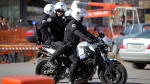 Επεισοδιακή καταδίωξη ληστών στη Νέα Ερυθραία - Ψέκασαν τους αστυνομικούς με πυροσβεστήρες για να ξεφύγουν