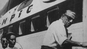 Ο Ωνάσης καταρρέει: Σπάνιο βίντεο - H στιγμή που ο μεγιστάνας ανακοινώνει στον Tύπο τον θάνατο του γιου του, Αλέξανδρου