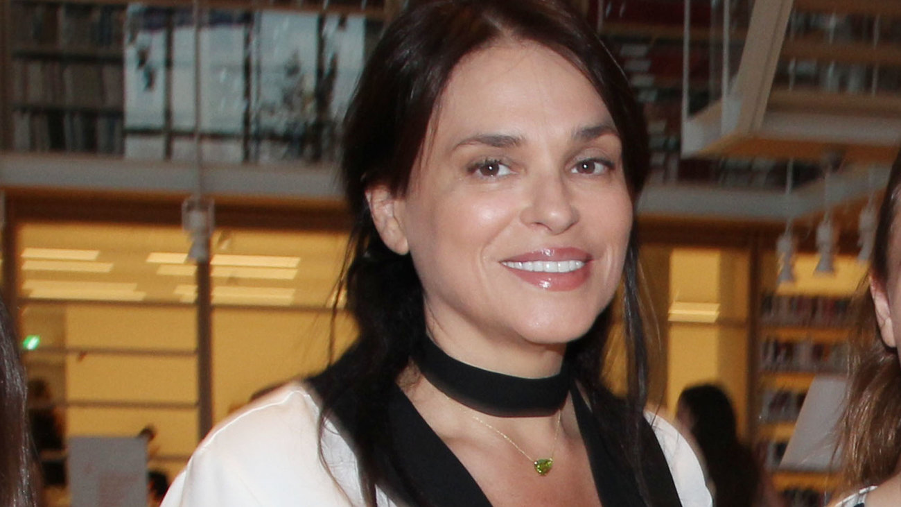 Ειρήνη Τσάκου: Η κούκλα κόρη της Σήλιας Κριθαριώτη με κόκκινο σούπερ μίνι στο Ντουμπάι - εικόνα 3