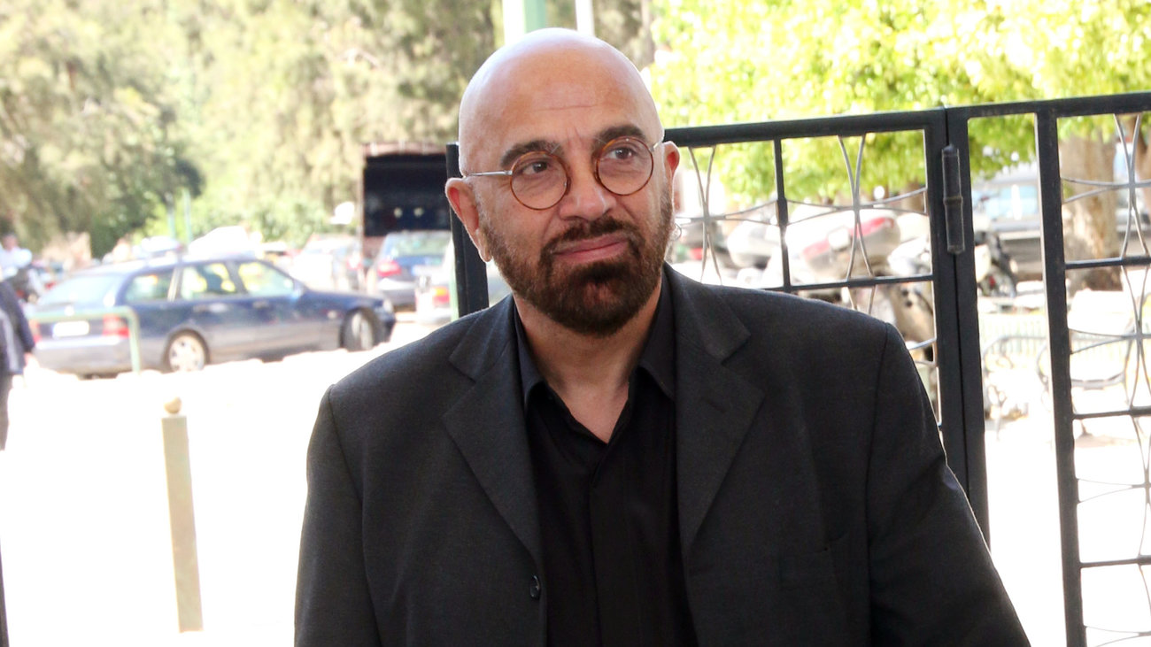 Γιάννης Ζουγανέλης: Συγκίνησε σε συναυλία για τον πυρόπληκτο Βαρνάβα - Έχασε και ο ίδιος το σπίτι του στη φωτιά [βίντεο]