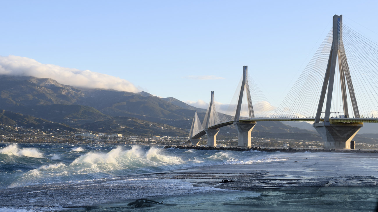 Παραλίγο τραγωδία στην Φθιώτιδα: Εργάτες κόντεψαν να πεθάνουν από αναθυμιάσεις μέσα σε φρεάτιο