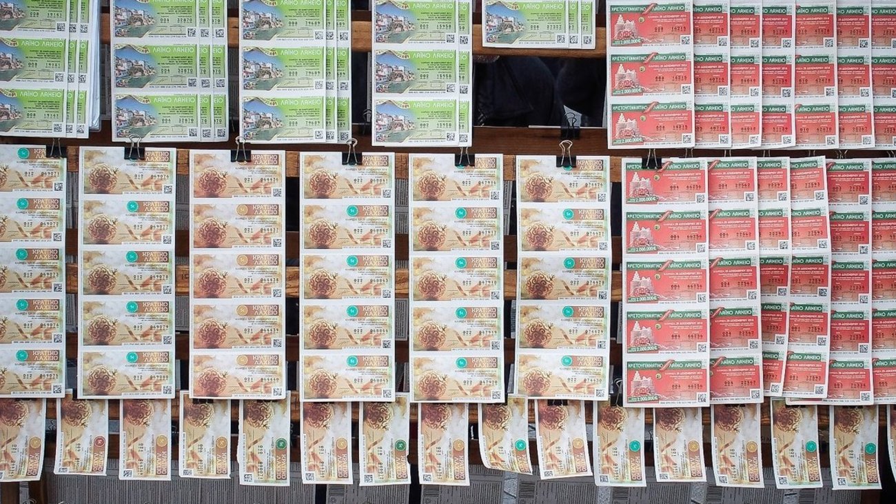 Λαϊκό Λαχείο: Χριστουγεννιάτικος μποναμάς  1,5 εκατ. ευρώ σε έναν υπερτυχερό - εικόνα 2