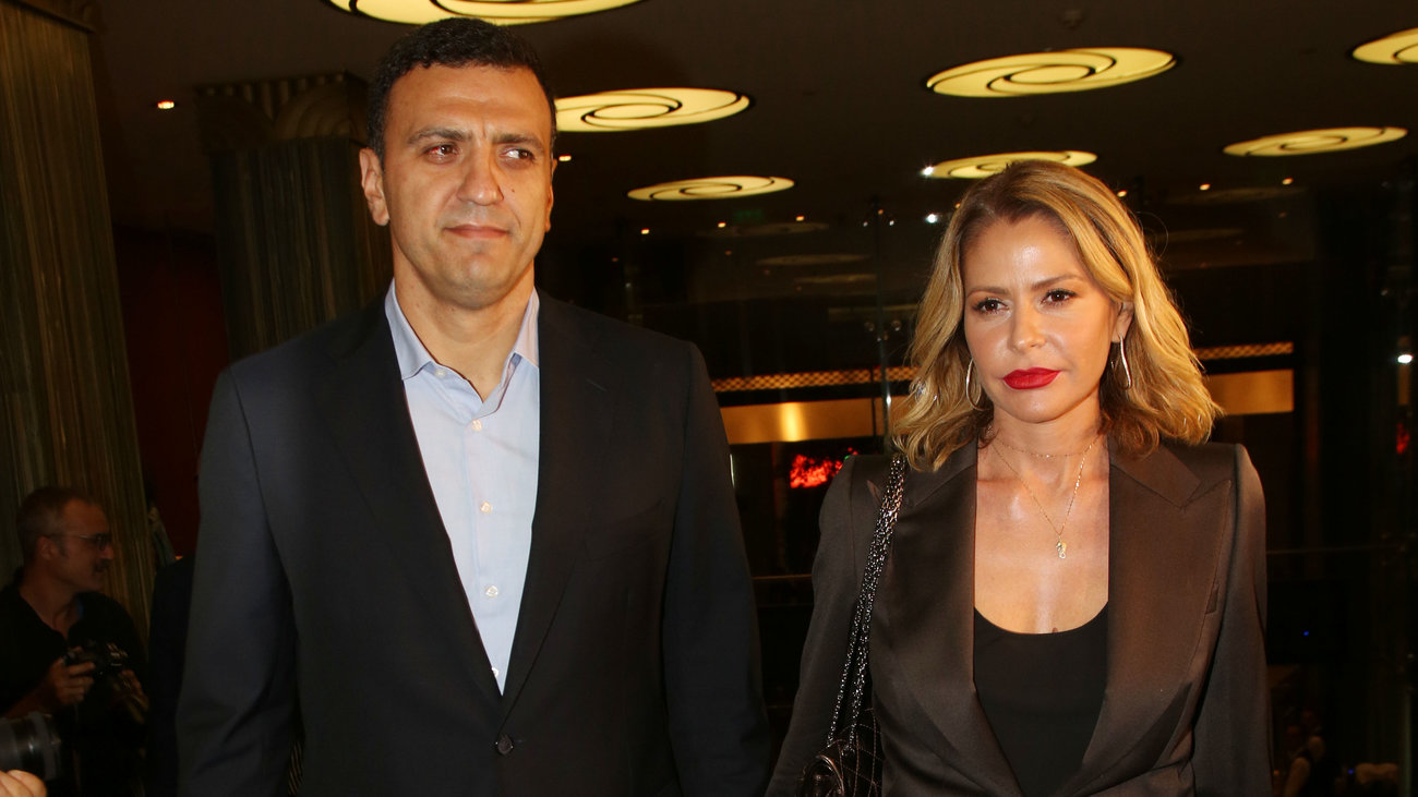 Τζένη Μπαλατσινού: Ποζάρει ξαπλωμένη στην αμμουδιά με ανακατεμένα μαλλιά και άμμο στο σώμα της - εικόνα 8