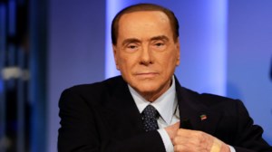 Σίλβιο Μπερλουσκόνι: Αθωώθηκε για τα πάρτι μπούνγκα μπούνγκα και τη δωροδοκία του πιανίστα του