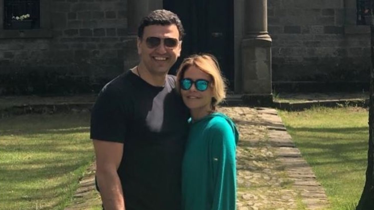 Η Αθηνά Οικονομάκου αποκάλυψε, με μια τέλεια φωτογραφία, το φύλο του μωρού που περιμένει