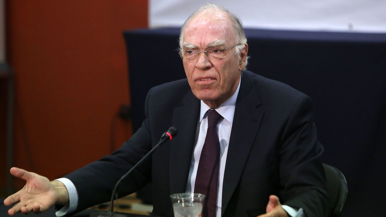 Ο Βασίλης Λεβέντης δίνει τη μάχη της ζωής του με τον κορονοϊό: Διασωληνωμένος σε κρίσιμη κατάσταση - εικόνα 2