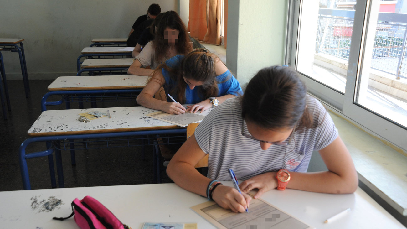 Πανελλήνιες 2022: Τι επιτρέπεται και τι απαγορεύεται να έχουν οι υποψήφιοι - Πότε μηδενίζεται το γραπτό